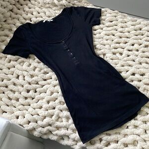 Black basic Henley tee w 5 button front waist length FITTED shape free tee gift